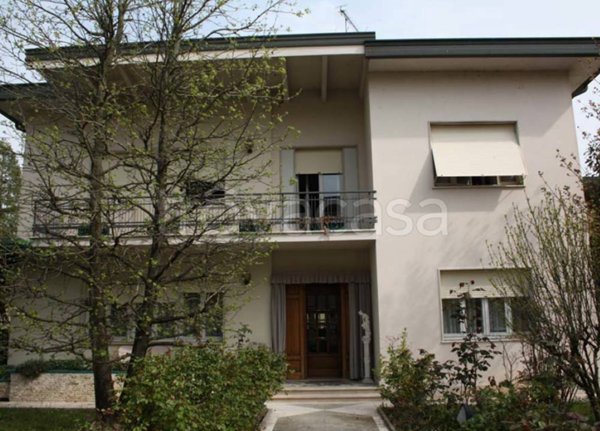 casa indipendente in vendita a Viadana