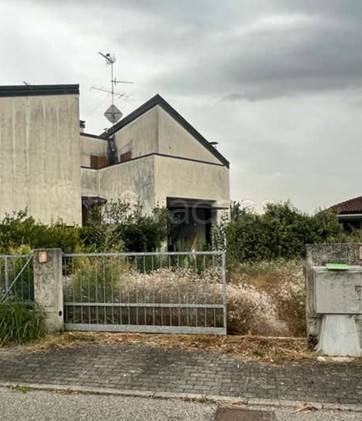 casa indipendente in vendita a Viadana