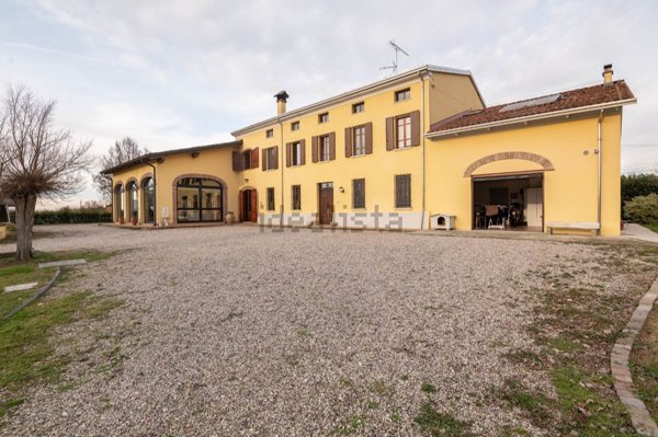 casa indipendente in vendita a Viadana in zona Cavallara