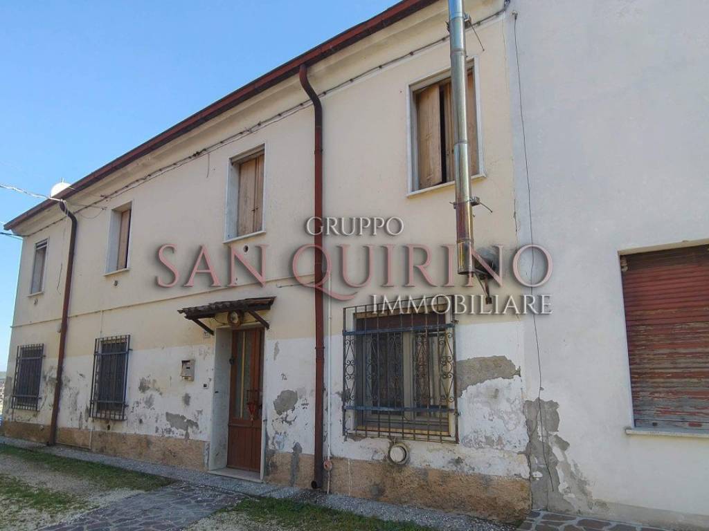 casa indipendente in vendita a Viadana in zona Cavallara
