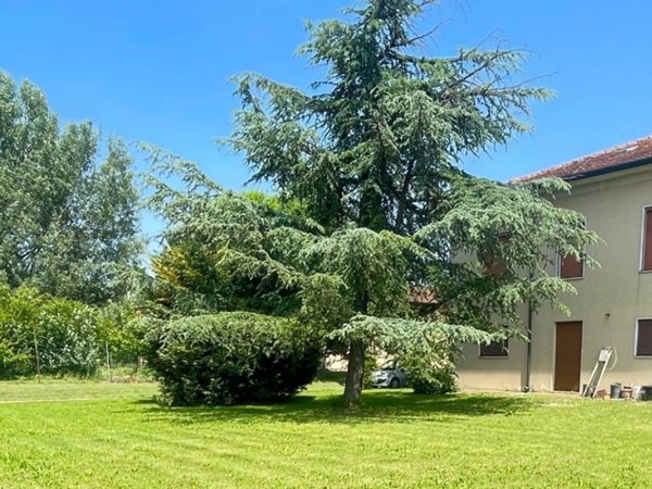 casa indipendente in vendita a Viadana in zona Cavallara