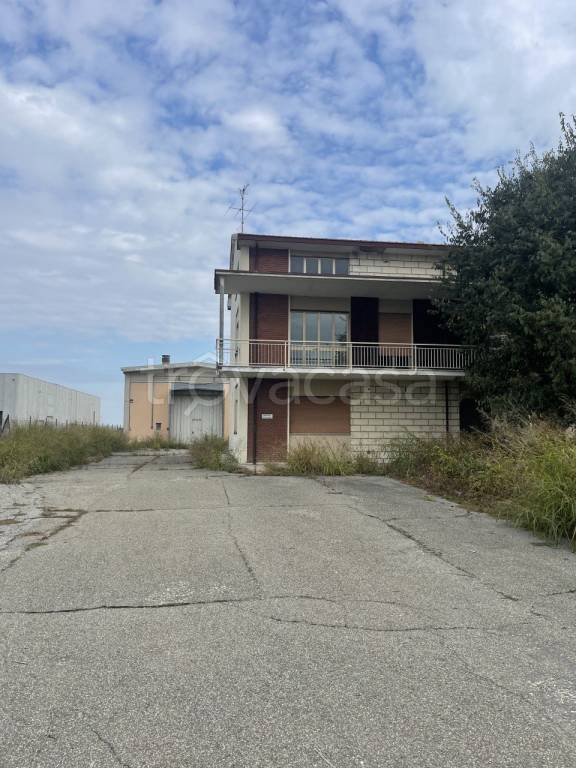 locale di sgombero in vendita a Viadana