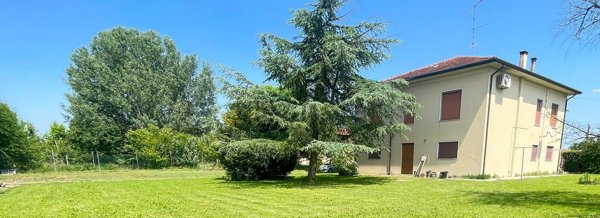 casa indipendente in vendita a Viadana