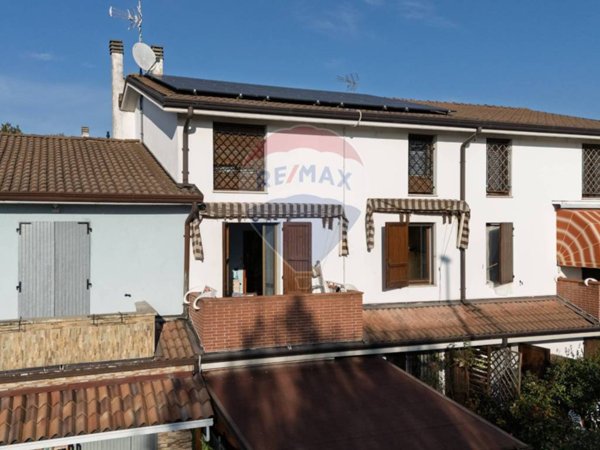 casa indipendente in vendita a Viadana