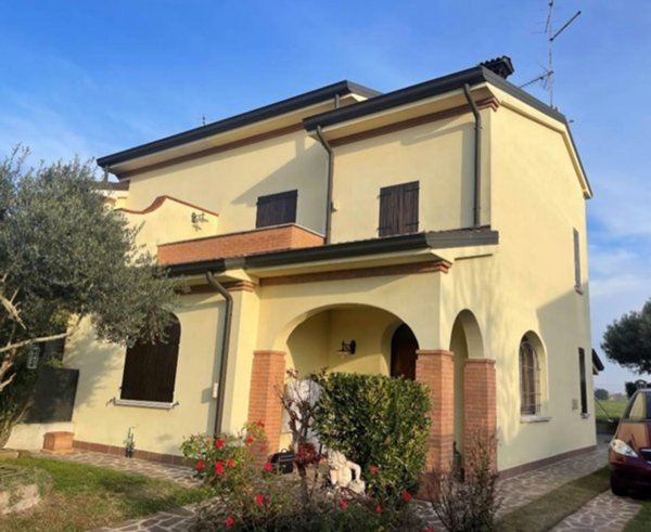 casa indipendente in vendita a Viadana