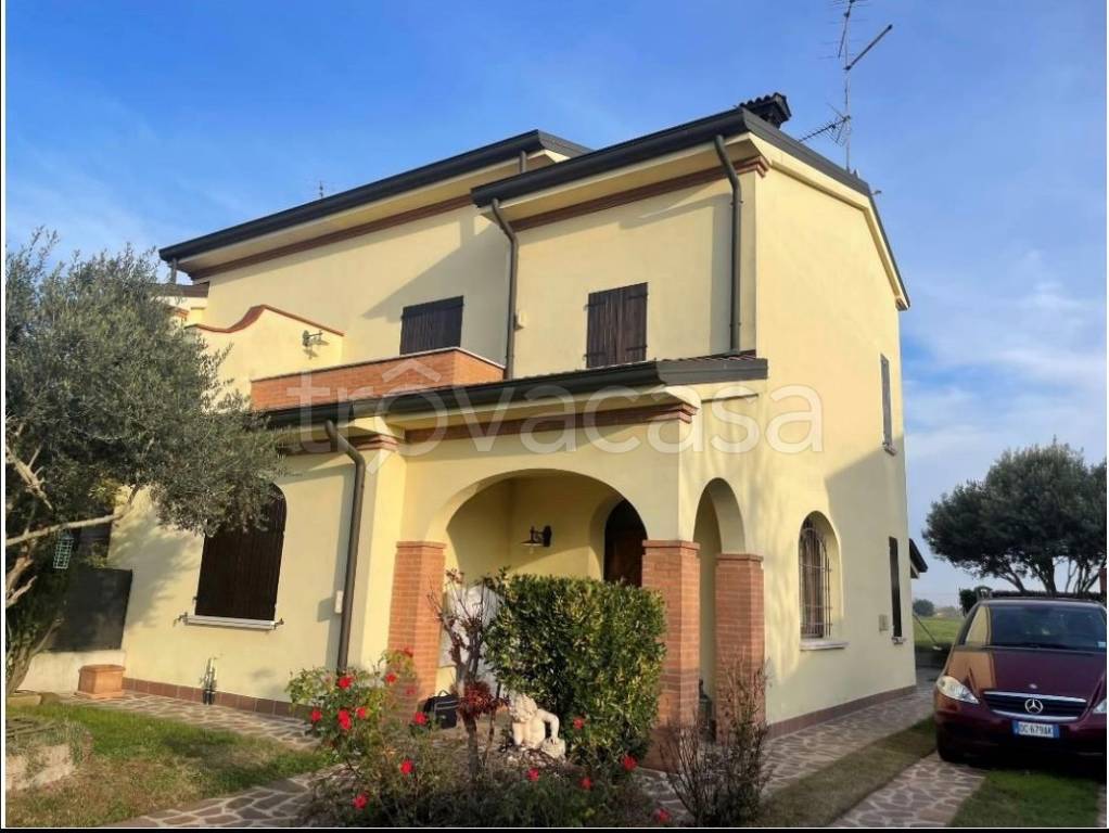 casa indipendente in vendita a Viadana