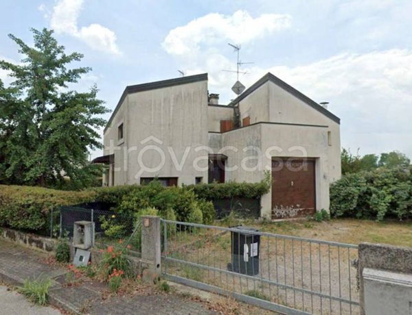 casa indipendente in vendita a Viadana in zona Cizzolo