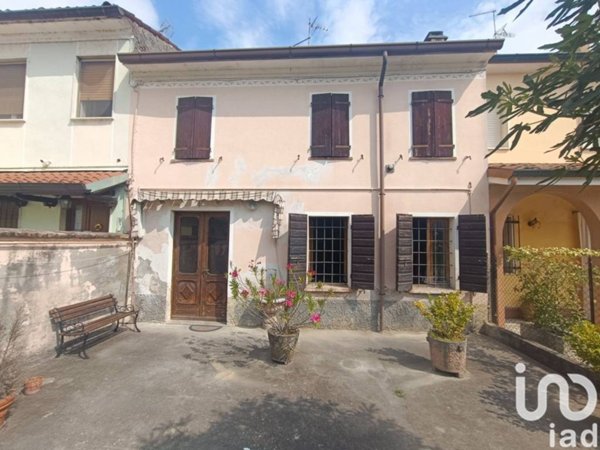 casa indipendente in vendita a Viadana in zona Buzzoletto