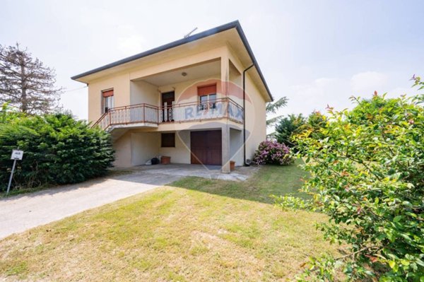 casa indipendente in vendita a Viadana