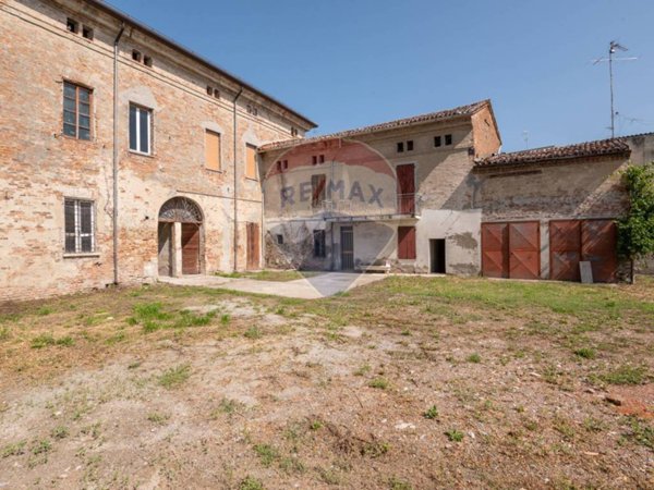 casa indipendente in vendita a Viadana