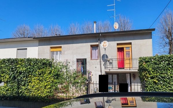casa indipendente in vendita a Viadana