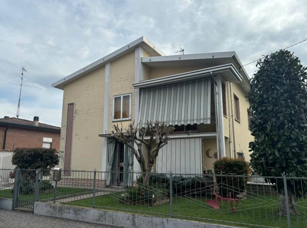 casa indipendente in vendita a Viadana