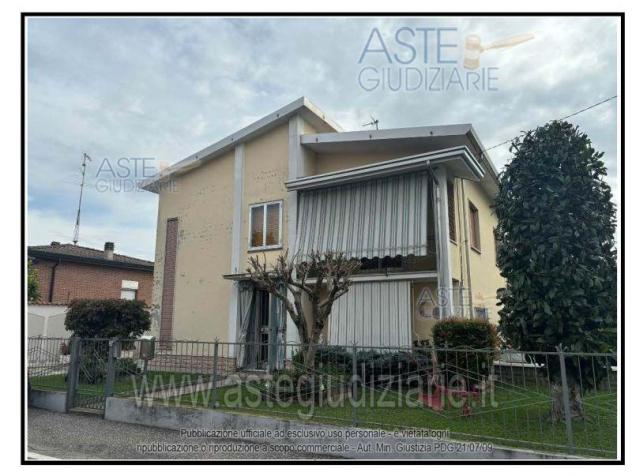 casa indipendente in vendita a Viadana