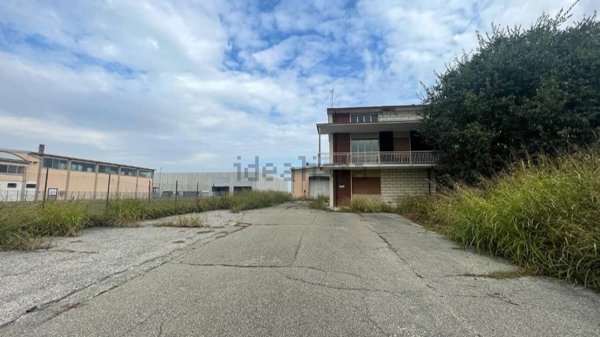 locale di sgombero in vendita a Viadana