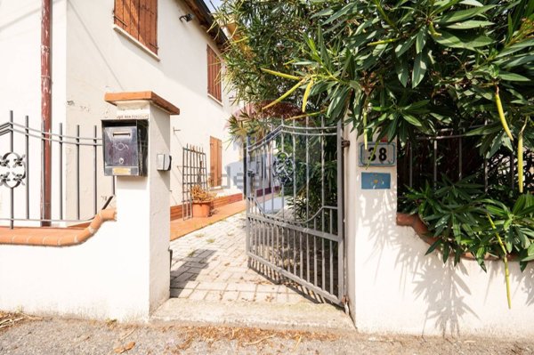 casa indipendente in vendita a Viadana in zona Banzuolo