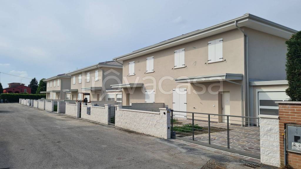 casa indipendente in vendita a Viadana