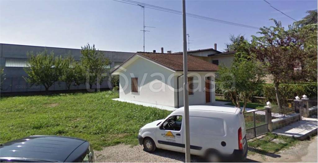 casa indipendente in vendita a Viadana in zona San Matteo