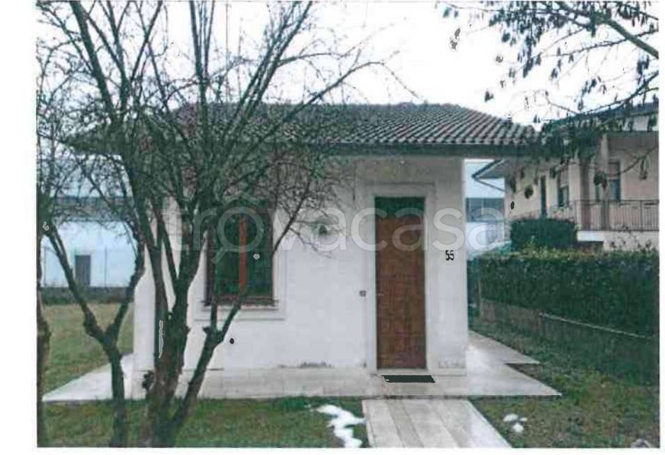 casa indipendente in vendita a Viadana