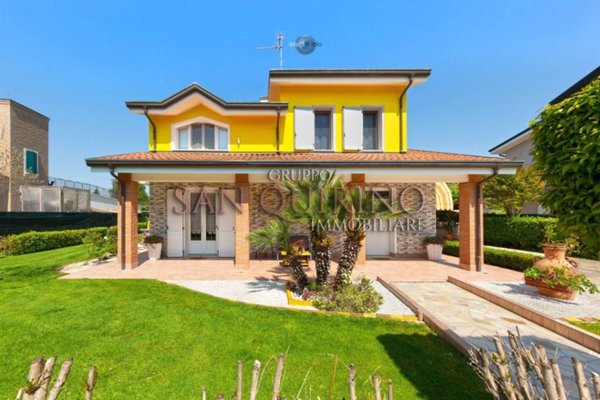 casa indipendente in vendita a Viadana in zona Buzzoletto