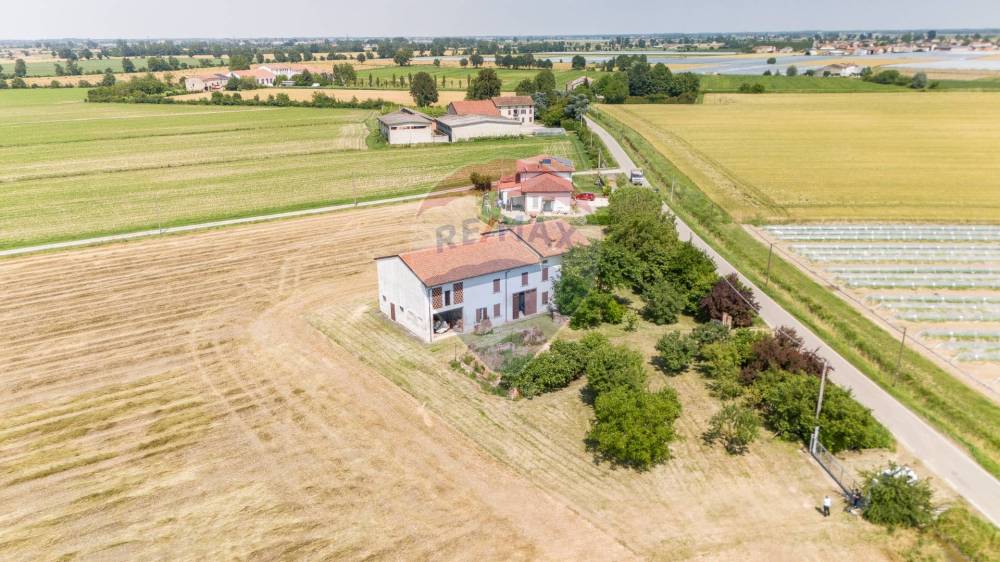 casa indipendente in vendita a Viadana