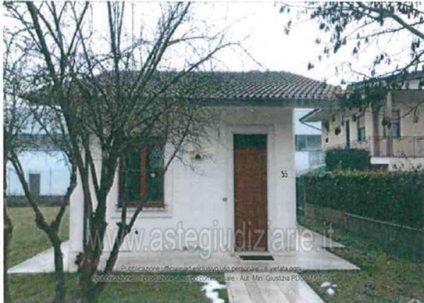 casa indipendente in vendita a Viadana