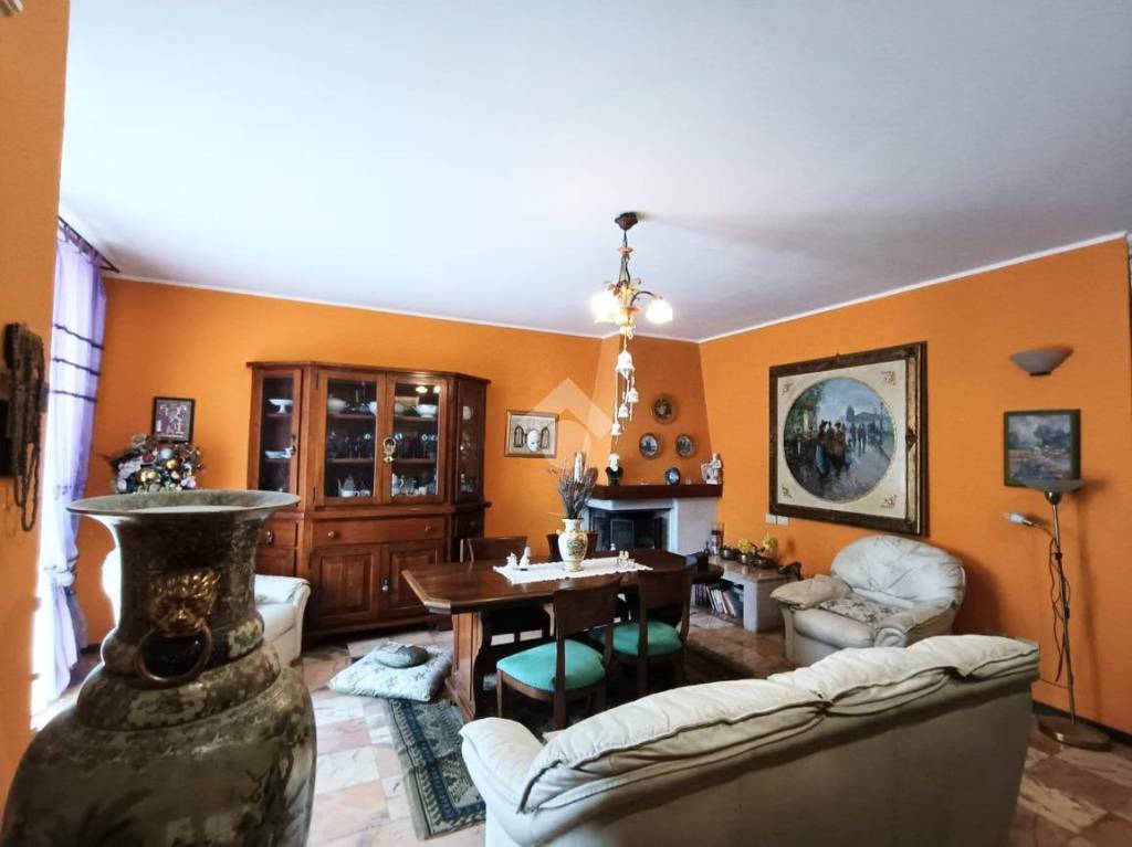 casa indipendente in vendita a Viadana