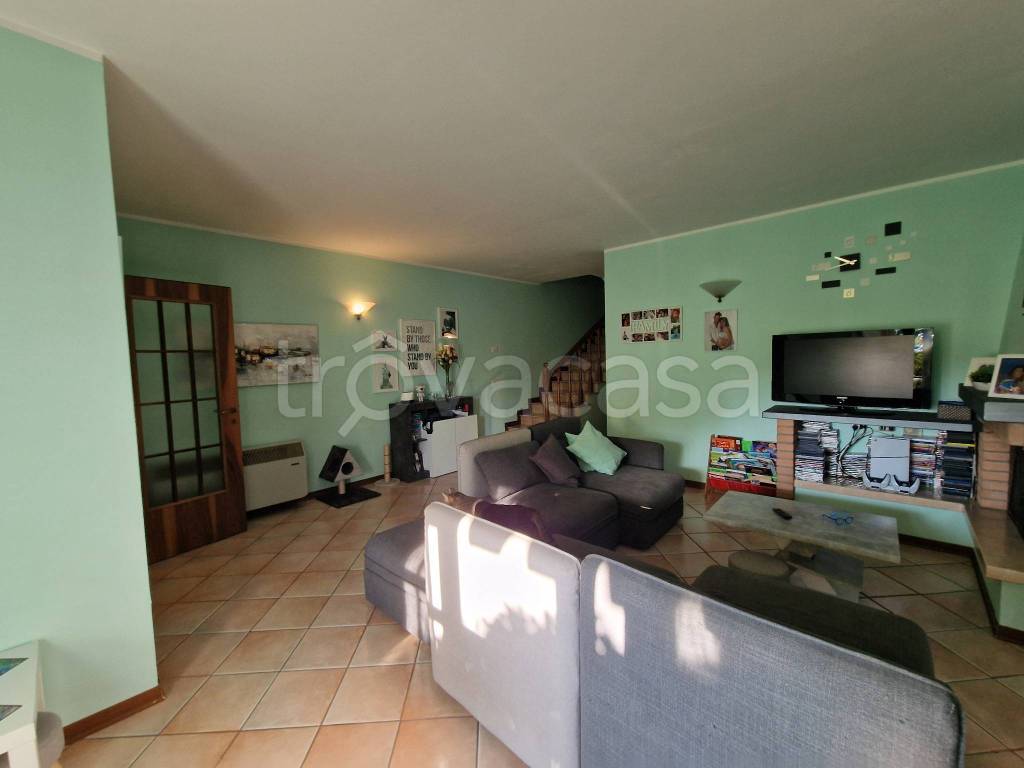 casa indipendente in vendita a Viadana