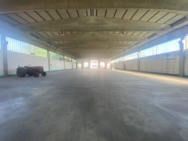 locale commerciale in vendita a Viadana in zona Buzzoletto