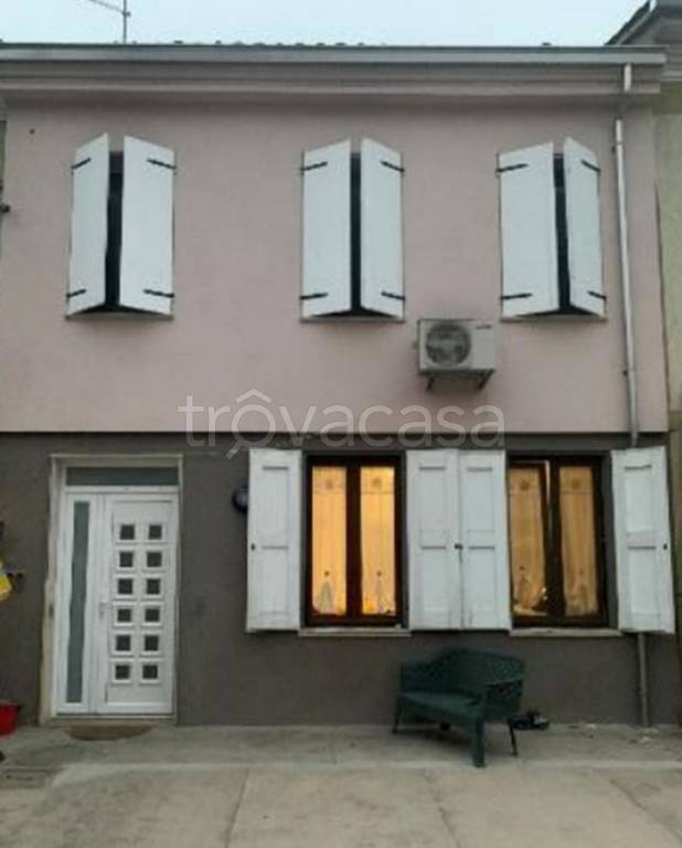 casa indipendente in vendita a Viadana