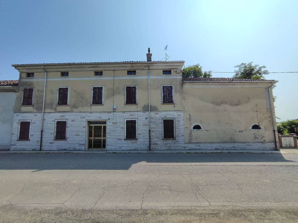 appartamento in vendita a Viadana in zona Buzzoletto