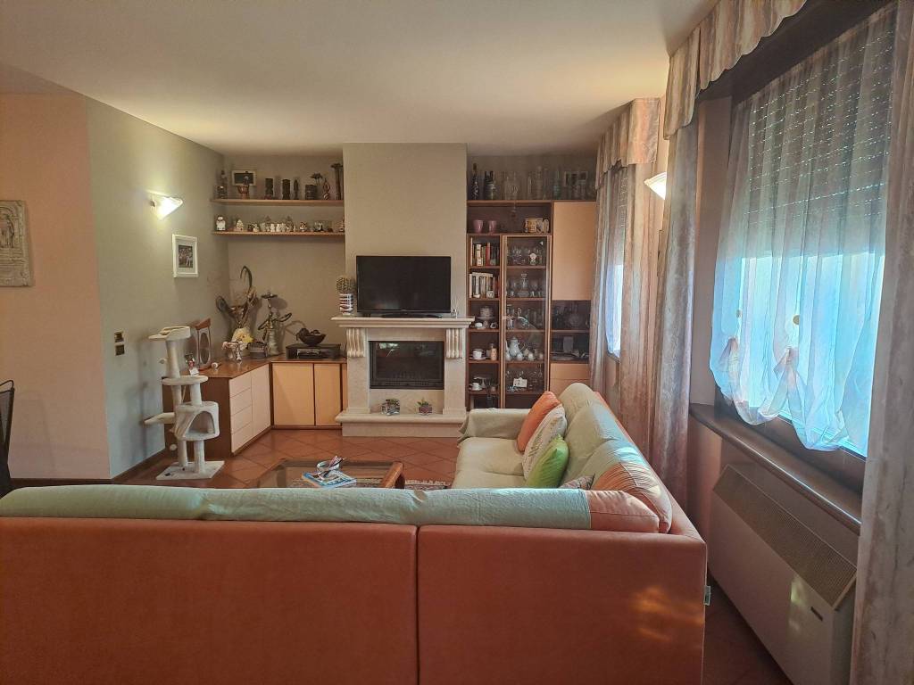 casa indipendente in vendita a Viadana