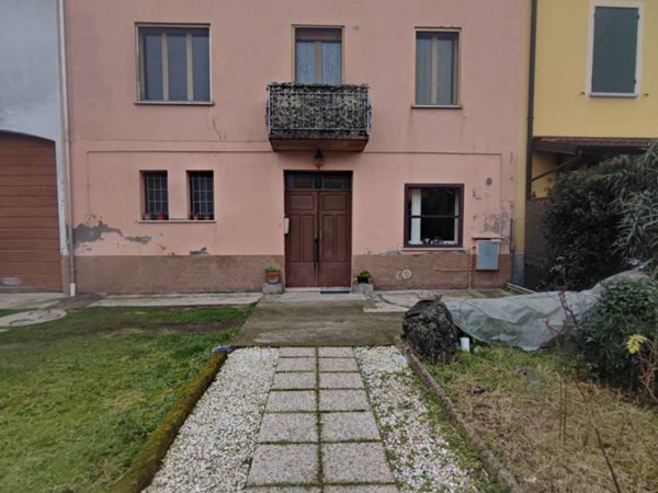 casa indipendente in vendita a Viadana