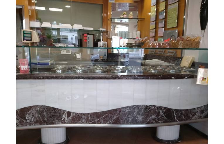 locale commerciale in vendita a Viadana