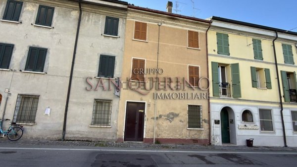 casa indipendente in vendita a Viadana