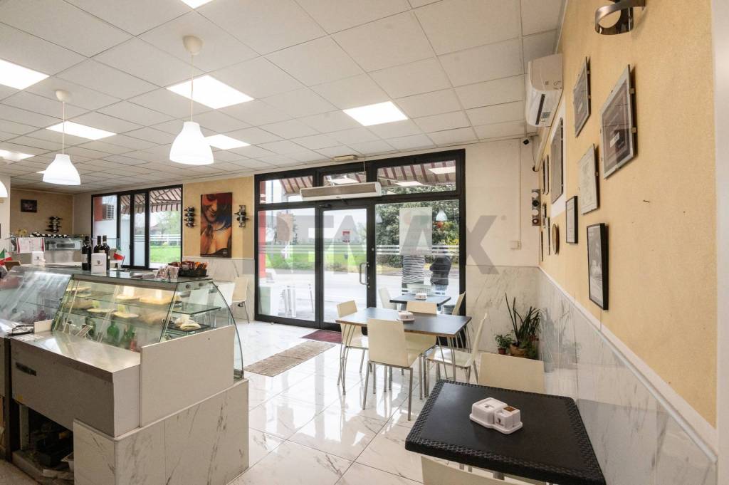 negozio in vendita a Viadana in zona Casaletto