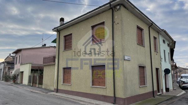 casa indipendente in vendita a Viadana