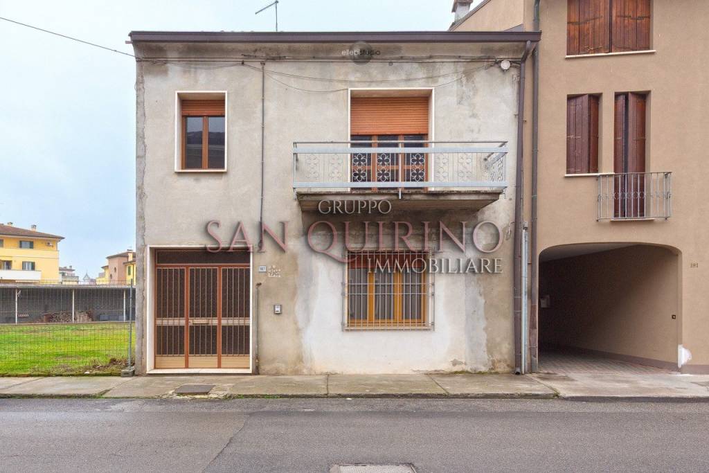 casa indipendente in vendita a Viadana