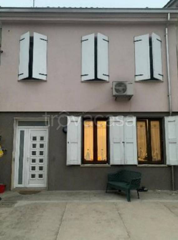 casa indipendente in vendita a Viadana