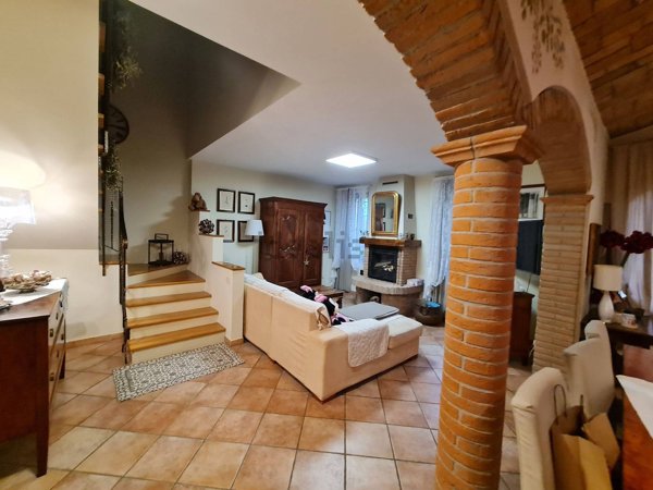 casa indipendente in vendita a Viadana