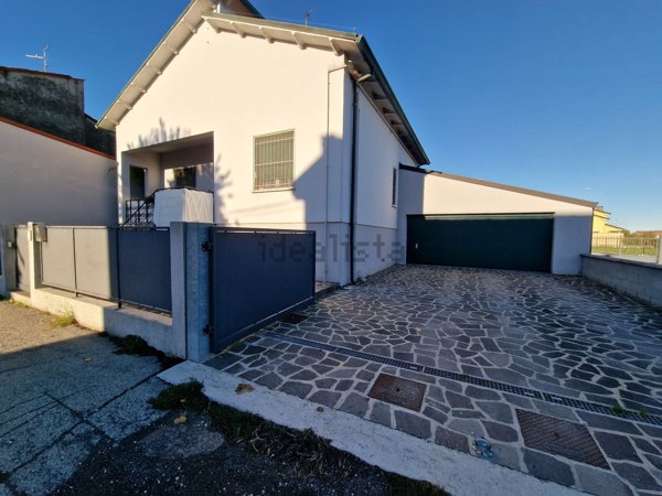 casa indipendente in vendita a Viadana in zona Casaletto