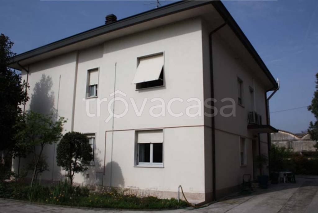 casa indipendente in vendita a Viadana