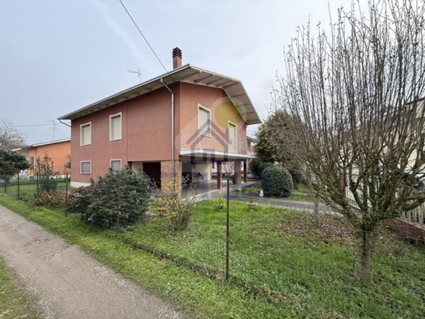 casa indipendente in vendita a Viadana in zona Cizzolo