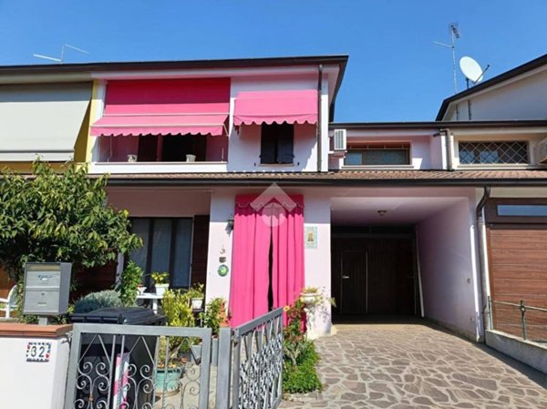casa indipendente in vendita a Viadana