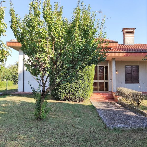 casa indipendente in vendita a Viadana