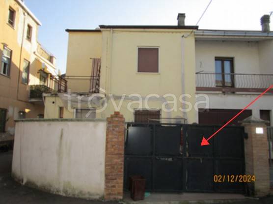 casa indipendente in vendita a Viadana