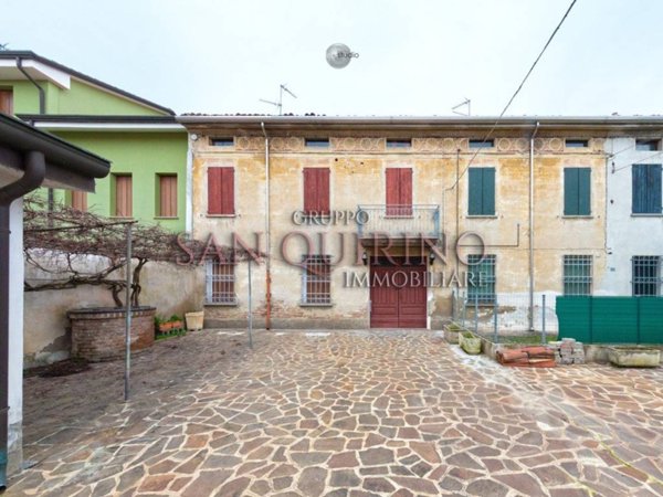 casa indipendente in vendita a Viadana