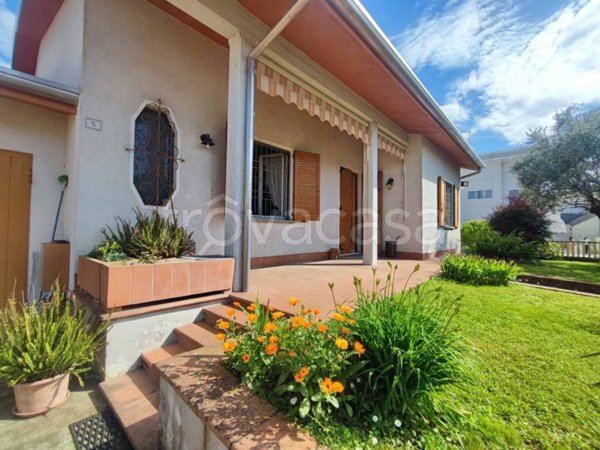 casa indipendente in vendita a Viadana