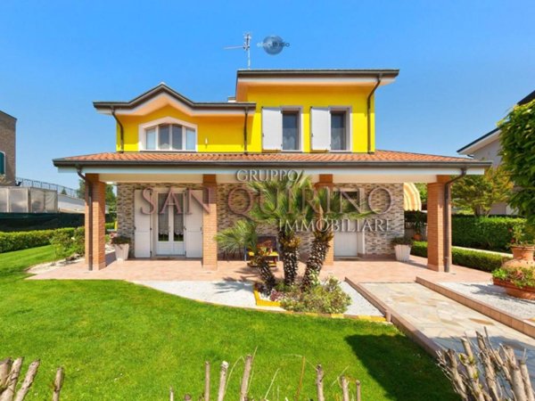 casa indipendente in vendita a Viadana in zona Buzzoletto