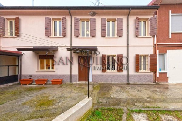 casa indipendente in vendita a Viadana in zona Buzzoletto