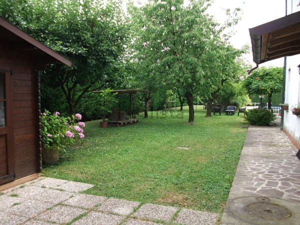 casa indipendente in vendita a Viadana